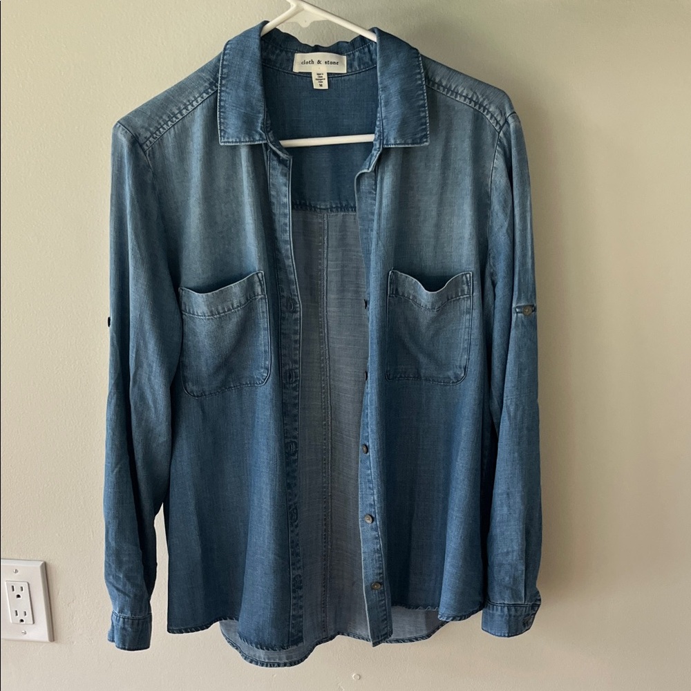 Cloth & Stone Women's Blue Button Down Shirt